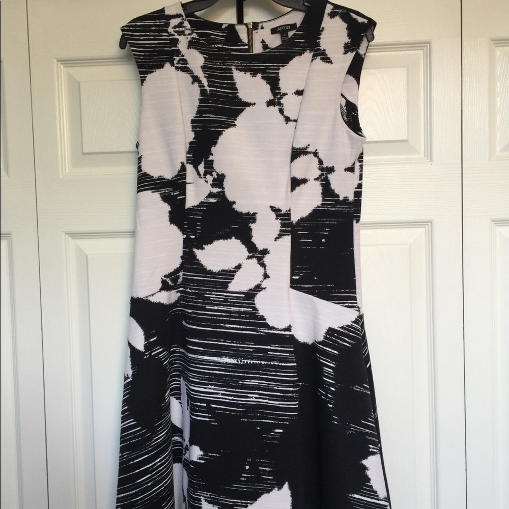 Sleeveless Floral dress